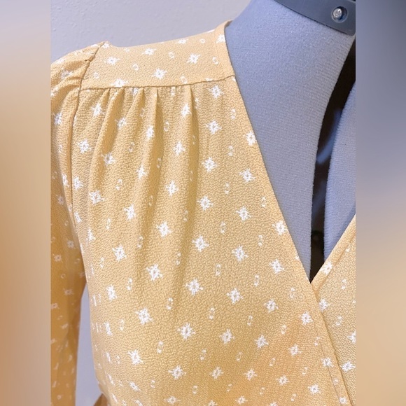 NWOT Hinge Golden Yellow Wrap Top Size Small Jacquard Long Sleeve Blouse - Picture 3 of 10